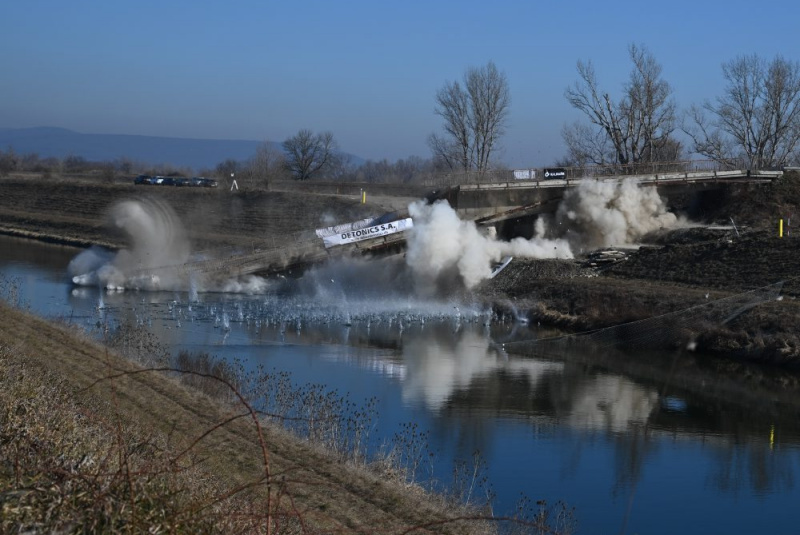  Demolácie objektov pomocou trhavín - gal / Demolácie objektov pomocou trhavín - foto