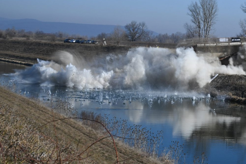  Demolácie objektov pomocou trhavín - gal / Demolácie objektov pomocou trhavín - foto