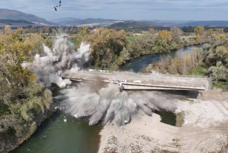  Demolácie objektov pomocou trhavín - gal / Demolácie objektov pomocou trhavín - foto