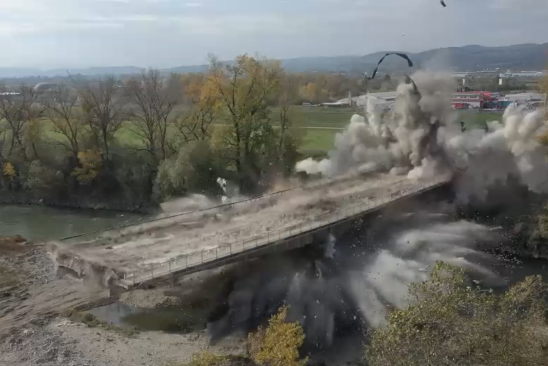  Demolácie objektov pomocou trhavín - gal / Demolácie objektov pomocou trhavín - foto