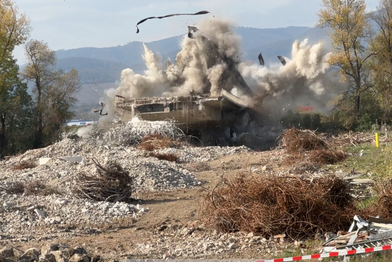  Demolácie objektov pomocou trhavín - gal / Demolácie objektov pomocou trhavín - foto