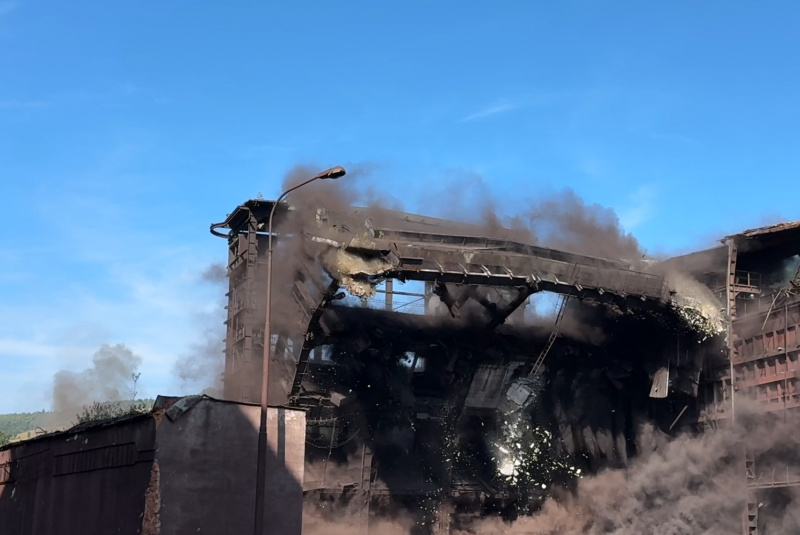  Demolácie objektov pomocou trhavín - gal / Demolácie objektov pomocou trhavín - foto