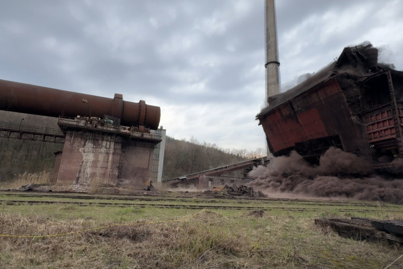  Demolácie objektov pomocou trhavín - gal / Demolácie objektov pomocou trhavín - foto