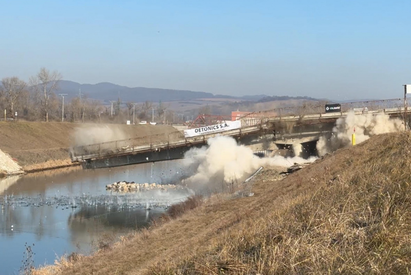  Demolácie objektov pomocou trhavín - gal / Demolácie objektov pomocou trhavín - foto